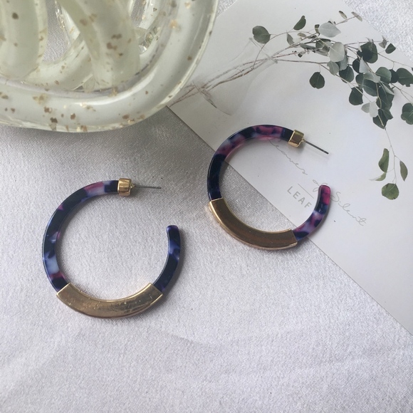 Purple Gold Bar Acrylic Tortoise Hoop Earrings - Picture 5 of 7